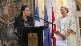 Remise des insignes de chevalier de l'ordre du mérite agricole à (...)